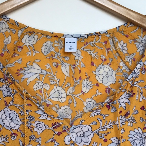 XS Old navy long sleeve floral shirt - Picture 2 of 3